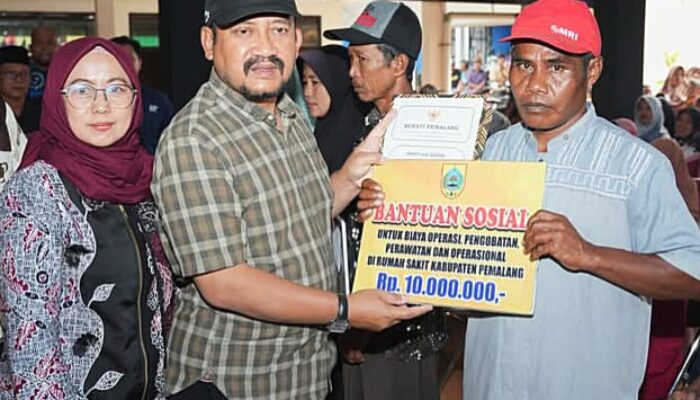 Wujud Nyata Pemalang Bercahaya: Bupati dan Ketua TP PKK Hadir di Tengah Masyarakat Salurkan Bantuan Senilai Rp10 Juta