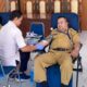 Camat Petarukan Muhibin saat melakukan donor darah ke-58 kali di Pendopo Kecamatan