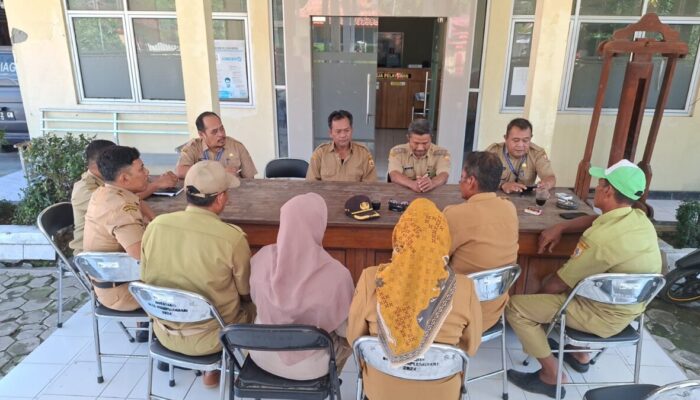 Tingkatkan Kinerja Aparatur, Camat Petarukan Berikan Pembinaan Khusus PBB di Desa Nyamplungsari