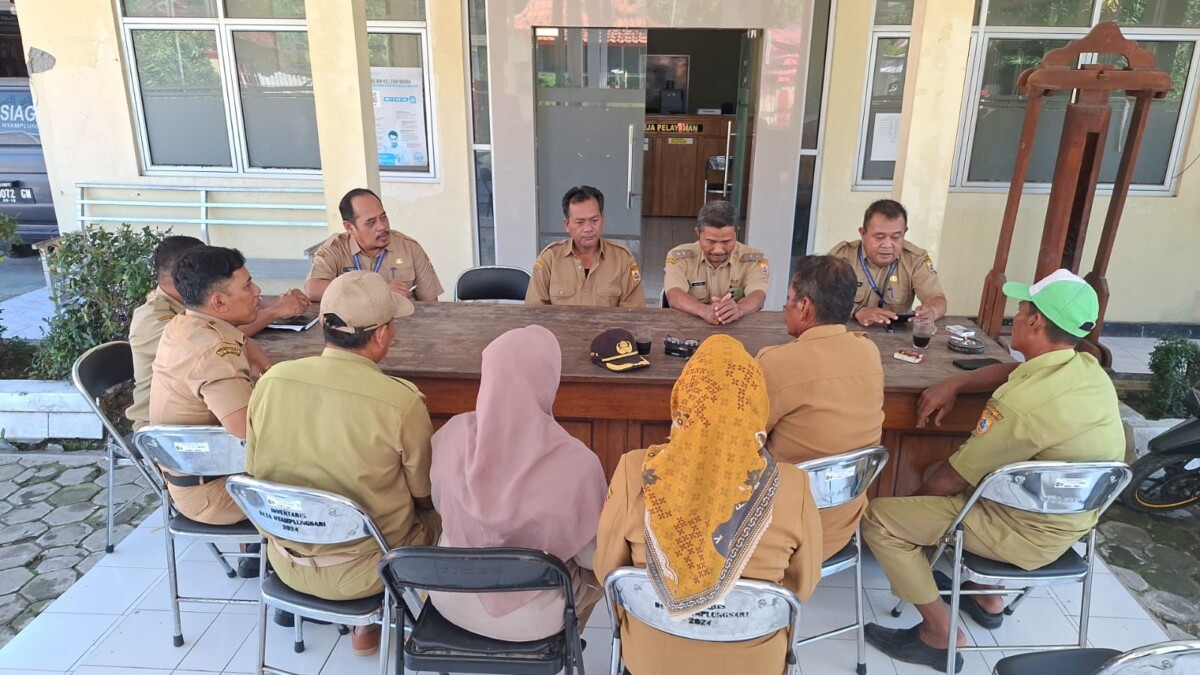 Tingkatkan Kinerja Aparatur, Camat Petarukan Berikan Pembinaan Khusus PBB di Desa Nyamplungsari