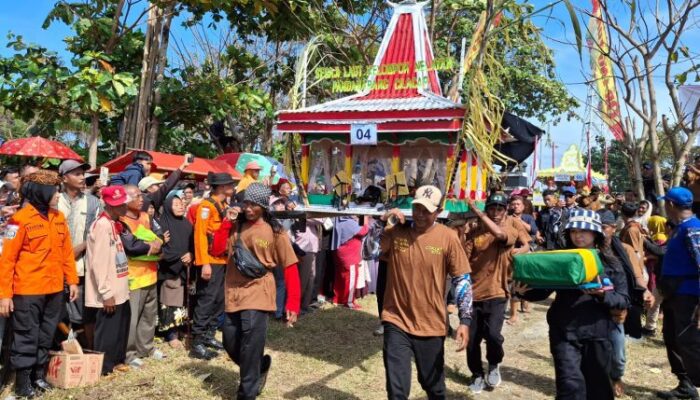 Festival Nelayan Tradisi Budaya Sedekah Laut di Cilacap Sembilan Jolen akan Dilarung ke Laut Selatan