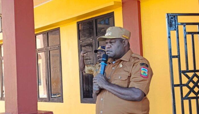 Apel Gabungan Pemkab Dogiyai, Bupati Yudas Tebai Soroti Disiplin ASN dan Masa Depan Honorer