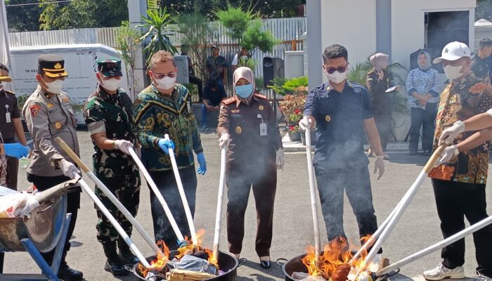 Kejaksaan Negeri Pemalang Musnahkan Barang Bukti Inkracht dari 52 Perkara Tindak Pidana
