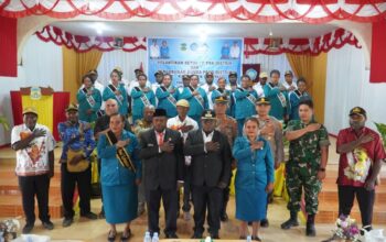 Ny. Maria Frederika Keiya Tebai Resmi Lantik Ketua TP-PKK Distrik dan Bunda PAUD se-Dogiyai