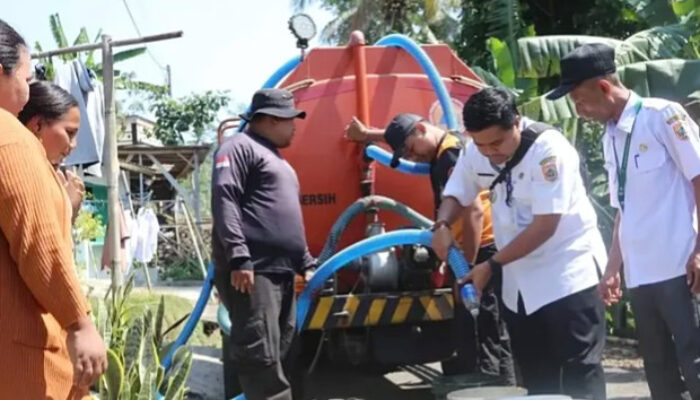 Kekeringan Melanda Sejak Mei, Camat Pulosari Pastikan Pasokan Air di 67 Titik Aman