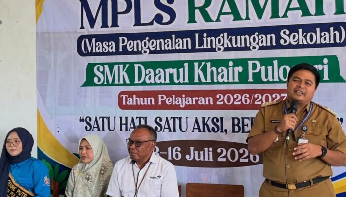 Camat Pulosari Buka MPLS Ramah di SMK DKP, Ajak Siswa Jadi Generasi Berencana