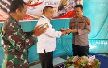 Perkuat Tiga Pilar, Pemerintah Kecamatan Petarukan Boyong Tumpeng dan Kue Ulang Tahun ke Mapolsek