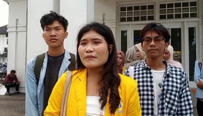 Mahasiswa Lintas Kampus Kawal Sidang Gugatan 25 Media di Palembang