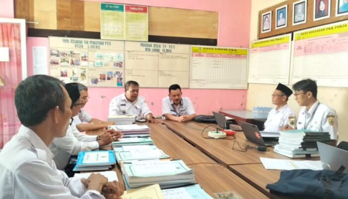 Jalankan Fungsi Pengawasan, Pihak Kecamatan Petarukan Dampingi Inspektorat di Kendaldoyong