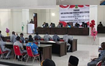 Bupati Dogiyai Resmi Buka Sidang Paripurna Ranperda APBD 2025, Tegaskan Komitmen Tata Kelola Transparan