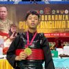 Rizki Pawang Setiawan dan Hanif Haninda Aulia Wibowo, atlet pencak silat SMPN 2 Pemalang, berpose dengan medali emas di Kejurnas Pencak Silat Piala Panglima 2026 Surakarta.